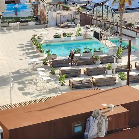 Úszó hotel Voyager *