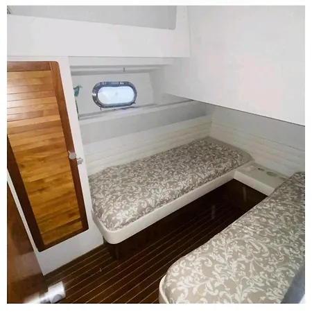 Ботель Voyager *