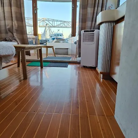 Ботель Voyager *