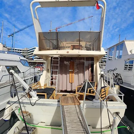 Voyager Botel